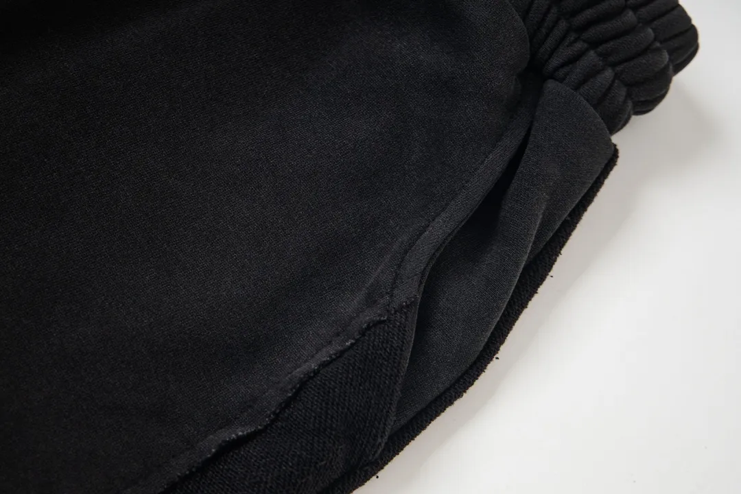 P220 model number Y661 CHROME HEARTS/Chrome Hearts CH 23SS washed trousers and sweatpants, soft and comfortable, and the upper body experience is overwhelming. The pants are decorated with classic cross leather patches, which are full of design. Trousers with elastic waist and leggings, a super versatile fashion item, will definitely turn heads. A must-have treasure sweatpants. The shape is super easy and easy to wear. Both men and women can easily wear it. They are the first choice for the street, don’t miss it! ! ! size:S-XL